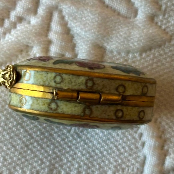 Vintage 60s Cloisonne Enamel Pill Box Locket Trinket Box Floral Hinged Gold Tone - Picture 6 of 7